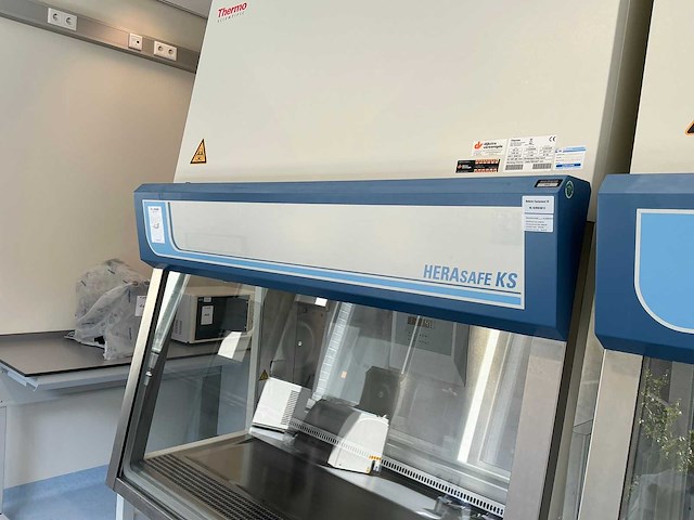 2011 thermo scientific herasafe ks 12 microbiologische veiligheidskast en12469 - afbeelding 4 van  8
