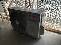 2011 toshiba airconditioning buitenunit en binnenunit