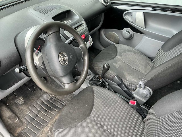 2011 toyota aygo 1.0-12v cool personenauto - afbeelding 2 van  17