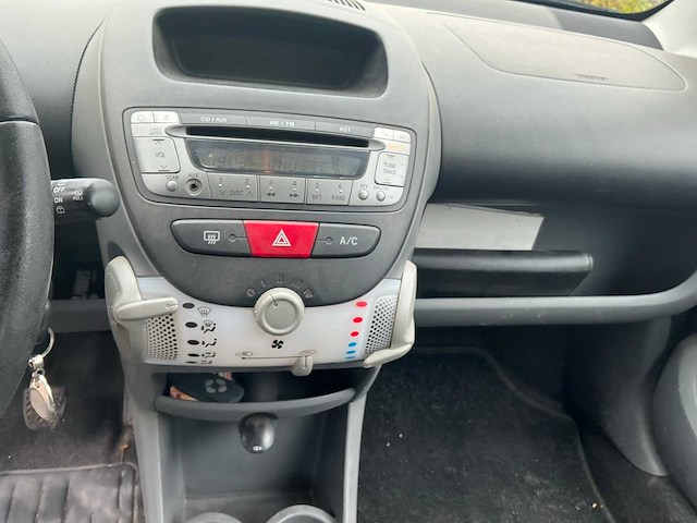 2011 toyota aygo 1.0-12v now airco - afbeelding 3 van  34