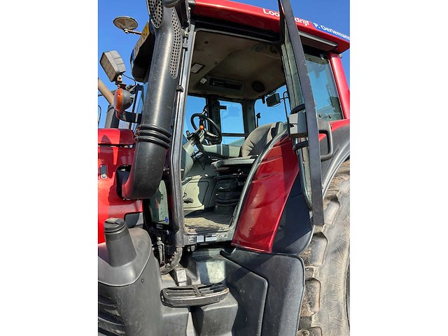 2011 valtra t152 vierwielaangedreven landbouwtractor - afbeelding 2 van  21