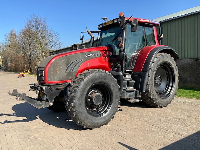 2011 valtra t152 vierwielaangedreven landbouwtractor - afbeelding 1 van  21