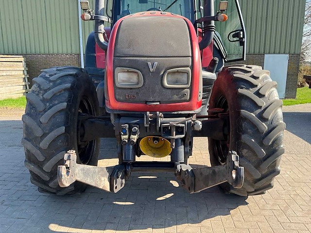 2011 valtra t152 vierwielaangedreven landbouwtractor - afbeelding 10 van  21