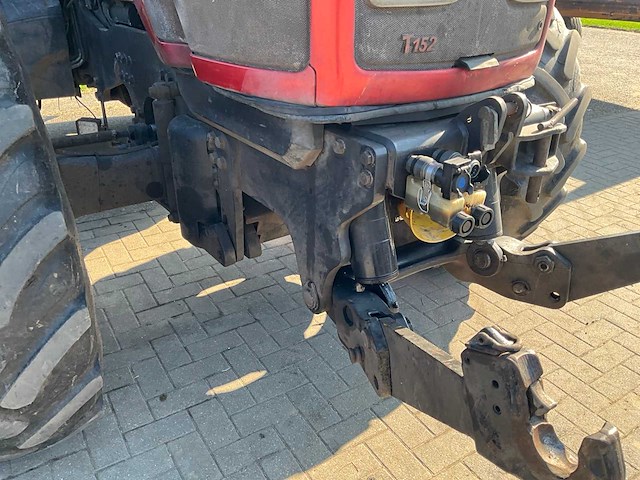 2011 valtra t152 vierwielaangedreven landbouwtractor - afbeelding 11 van  21