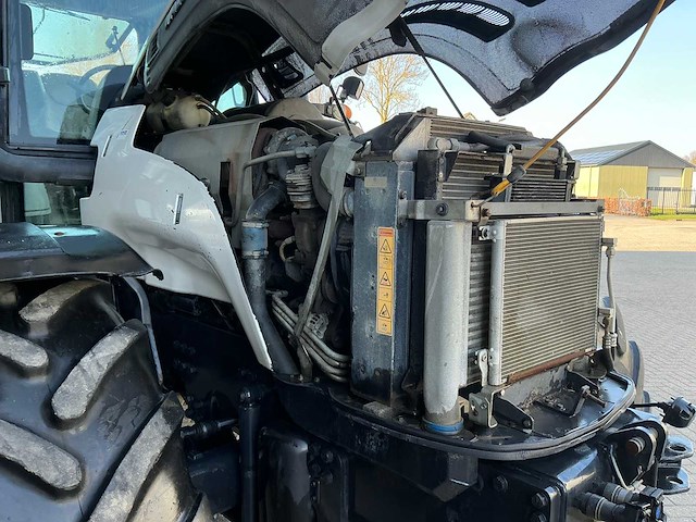 2011 valtra t202 direct vierwielaangedreven landbouwtractor - afbeelding 3 van  33