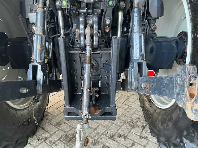 2011 valtra t202 direct vierwielaangedreven landbouwtractor - afbeelding 6 van  33