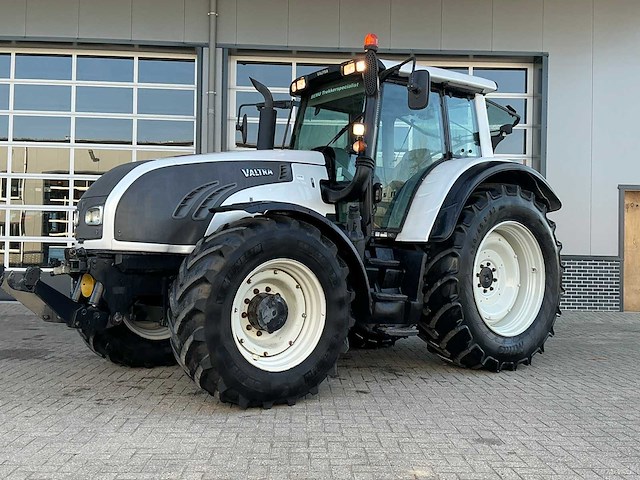 2011 valtra t202 direct vierwielaangedreven landbouwtractor - afbeelding 1 van  33