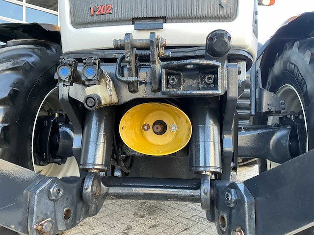 2011 valtra t202 direct vierwielaangedreven landbouwtractor - afbeelding 14 van  33
