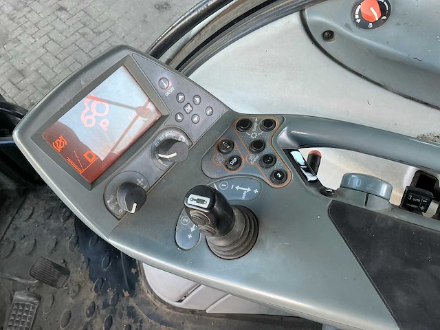 2011 valtra t202 direct vierwielaangedreven landbouwtractor - afbeelding 22 van  33