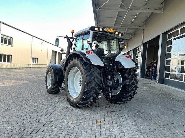 2011 valtra t202 direct vierwielaangedreven landbouwtractor - afbeelding 32 van  33