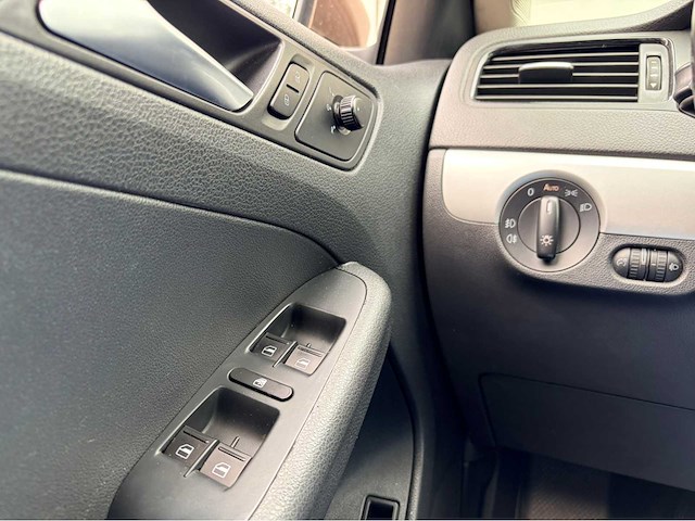 2011 volkswagen jetta personenauto - afbeelding 12 van  13