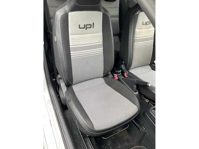 2011 volkswagen up! 1.0 high up! bluem. personenauto - afbeelding 16 van  24