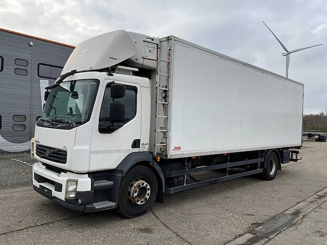 2011 volvo fl240 koel/vries vrachtwagen - afbeelding 1 van  43