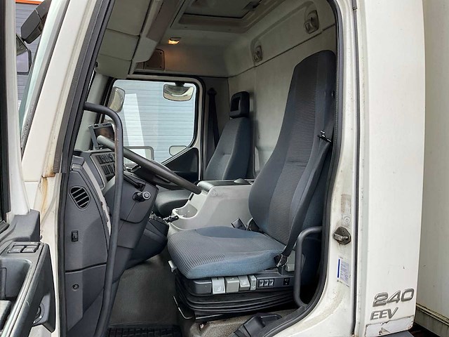 2011 volvo fl240 koel/vries vrachtwagen - afbeelding 2 van  43
