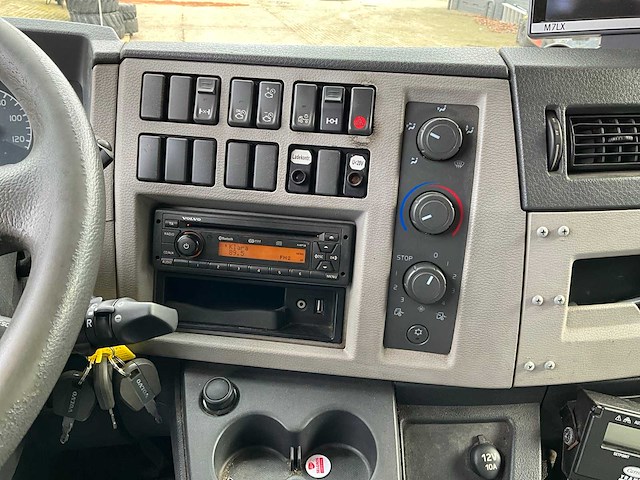 2011 volvo fl240 koel/vries vrachtwagen - afbeelding 8 van  43