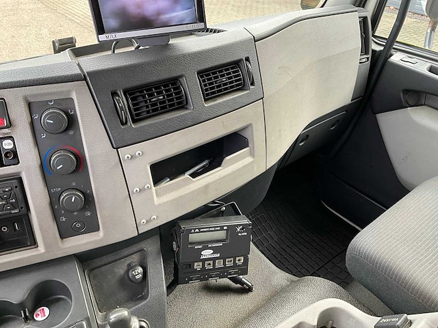 2011 volvo fl240 koel/vries vrachtwagen - afbeelding 9 van  43