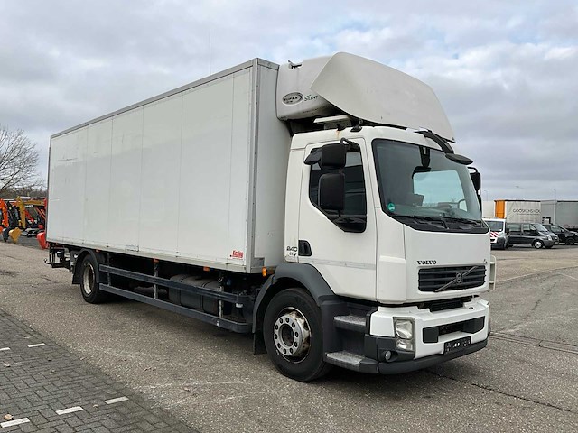 2011 volvo fl240 koel/vries vrachtwagen - afbeelding 28 van  43