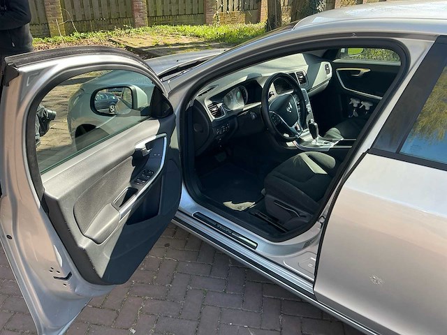 2011 volvo v60 1.6 t4 kinetic personenauto - afbeelding 4 van  23