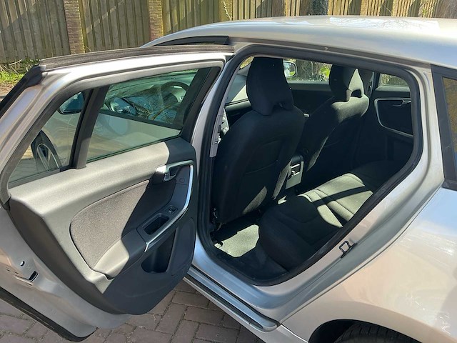 2011 volvo v60 1.6 t4 kinetic personenauto - afbeelding 10 van  23