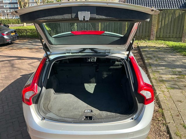 2011 volvo v60 1.6 t4 kinetic personenauto - afbeelding 20 van  23