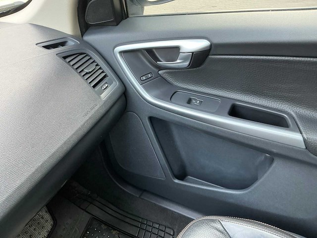 2011 volvo xc60 3.2 awd - afbeelding 12 van  31