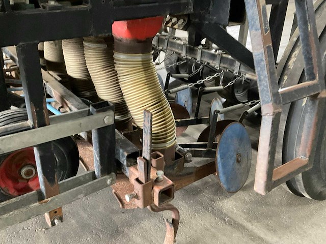 2011 warrens delta plater drill six uien planter - afbeelding 12 van  15