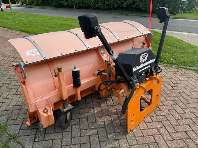 2011 zaug ag eggiwil g8k- 240 sneeuwploeg - afbeelding 1 van  4