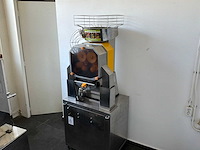 2011 zumex volautomatische citruspers - afbeelding 1 van  9