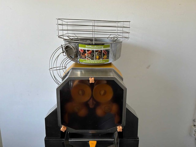 2011 zumex volautomatische citruspers - afbeelding 2 van  9