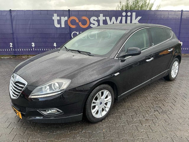 2012 - lancia - delta - 1.6-16v silver - personenauto - afbeelding 1 van  4