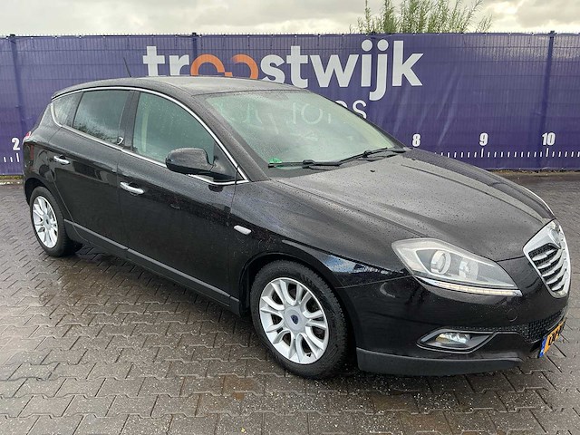 2012 - lancia - delta - 1.6-16v silver - personenauto - afbeelding 2 van  4