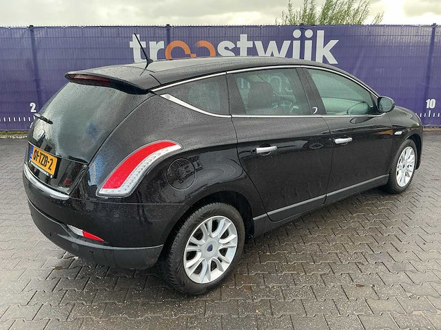 2012 - lancia - delta - 1.6-16v silver - personenauto - afbeelding 4 van  4