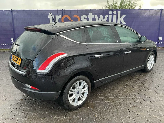 2012 - lancia - delta - 1.6-16v silver - personenauto - afbeelding 7 van  12