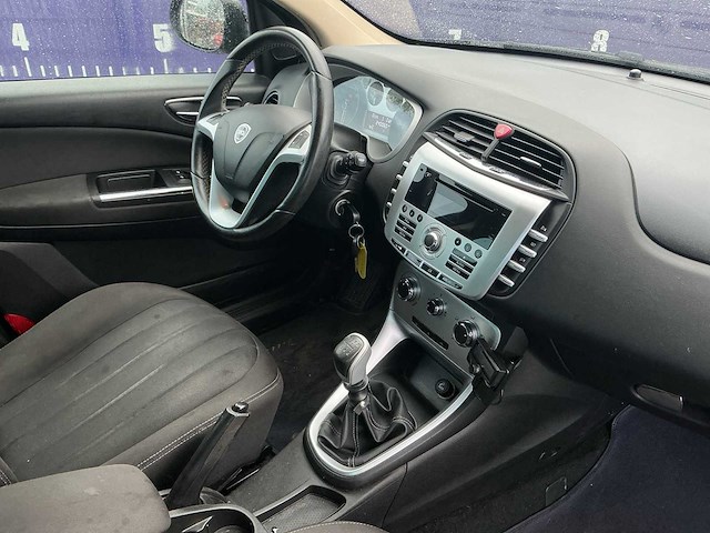 2012 - lancia - delta - 1.6-16v silver - personenauto - afbeelding 10 van  12