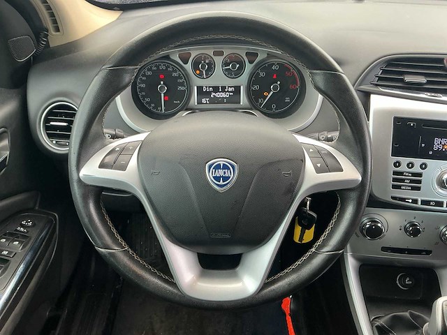 2012 - lancia - delta - 1.6-16v silver - personenauto - afbeelding 12 van  12