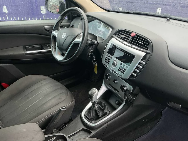 2012 - lancia - delta - 1.6-16v silver - personenauto - afbeelding 10 van  12