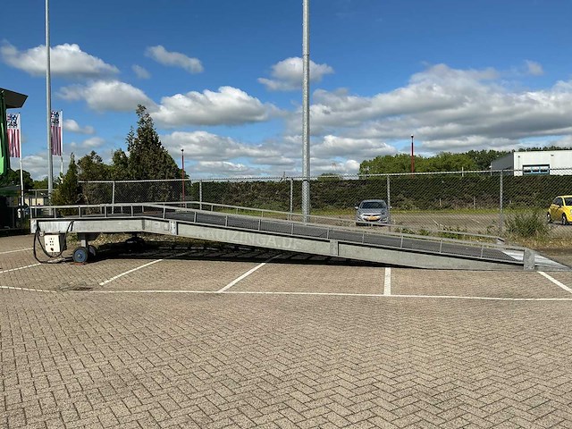 2012 - mobiele laadbrug - afbeelding 4 van  9