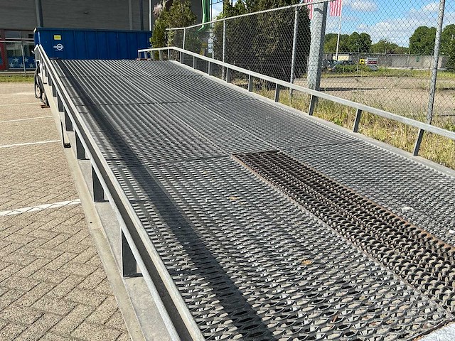 2012 - mobiele laadbrug - afbeelding 5 van  9