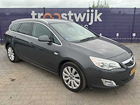 2012 - opel - astra sports tourer - 1.4 turbo cosmo - personenauto - afbeelding 1 van  6