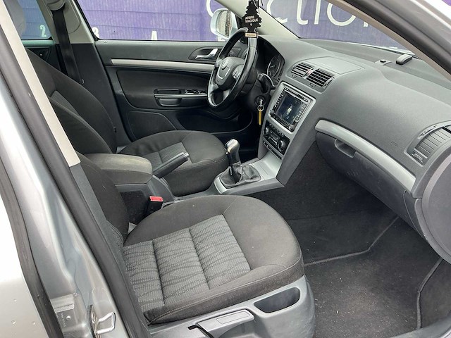 2012 - skoda - octavia combi - 1.2 tsi elegance bns - personenauto - afbeelding 7 van  11