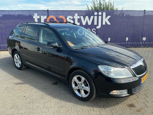 2012 - skoda - octavia combi - 1.4 tsi grt.tour bns - personenauto - afbeelding 2 van  9