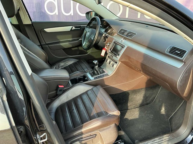2012 - volkswagen - passat variant - 1.6 tdi highl. blm - personenauto - afbeelding 7 van  11