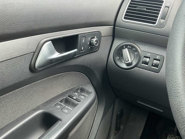 2012 - volkswagen - touran - 1.6 tdi trendline - bedrijfswagen - afbeelding 9 van  14