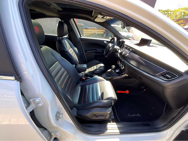 2012 alfa romeo giulietta 1.4 t distinctive personenauto - afbeelding 8 van  31