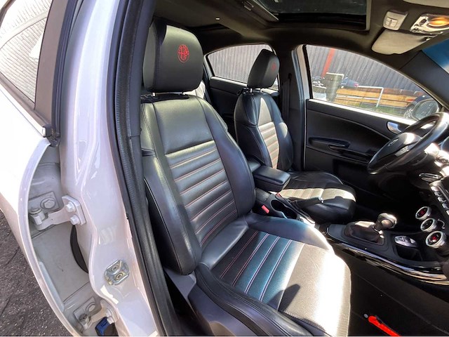 2012 alfa romeo giulietta 1.4 t distinctive personenauto - afbeelding 9 van  31