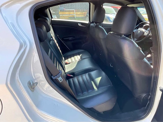 2012 alfa romeo giulietta 1.4 t distinctive personenauto - afbeelding 11 van  31