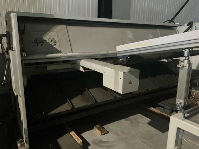 2012 baykal hgl 3100x6 hydraulische platenschaar - afbeelding 9 van  21