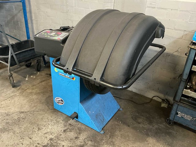 2012 beissbarth microtech 825d banden balanceerapparaat - afbeelding 1 van  10