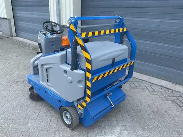 2012 blue q78 zelfrijdende veegmachine - afbeelding 8 van  17