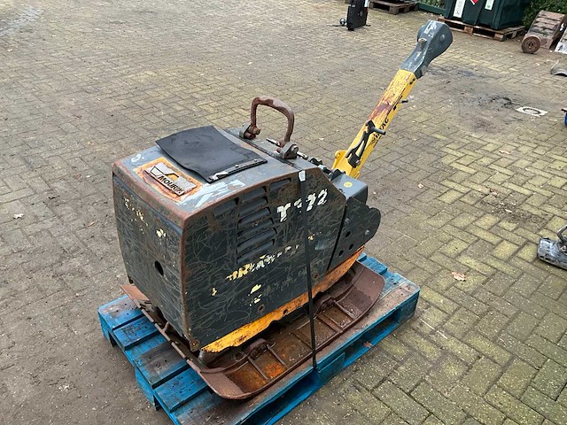 2012 bomag brp 60/65d trilplaat - afbeelding 4 van  5